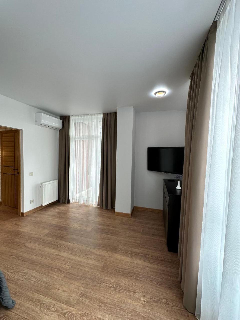 Apartment Stepana Bandery 35 *