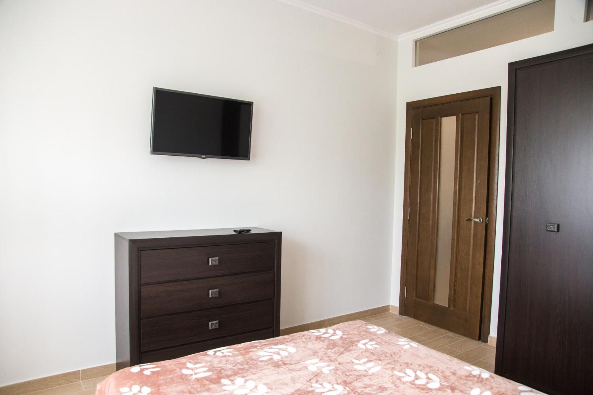 Apartment Stepana Bandery 35 *